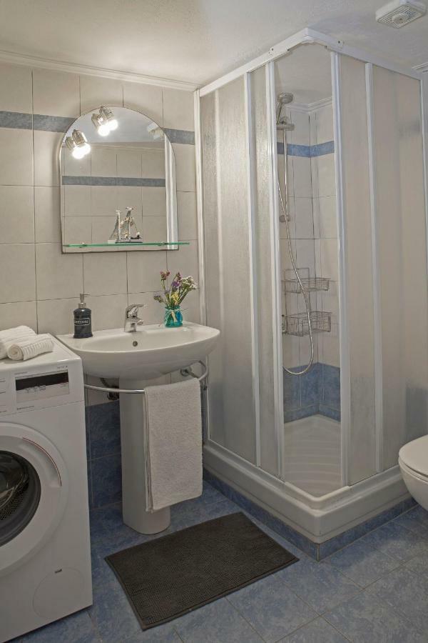 Remezzo Apartments Akrogiali エクステリア 写真