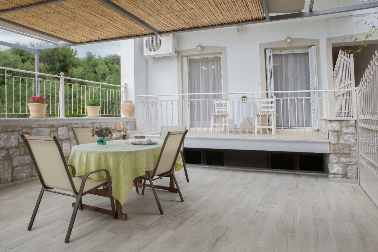 Remezzo Apartments Akrogiali エクステリア 写真